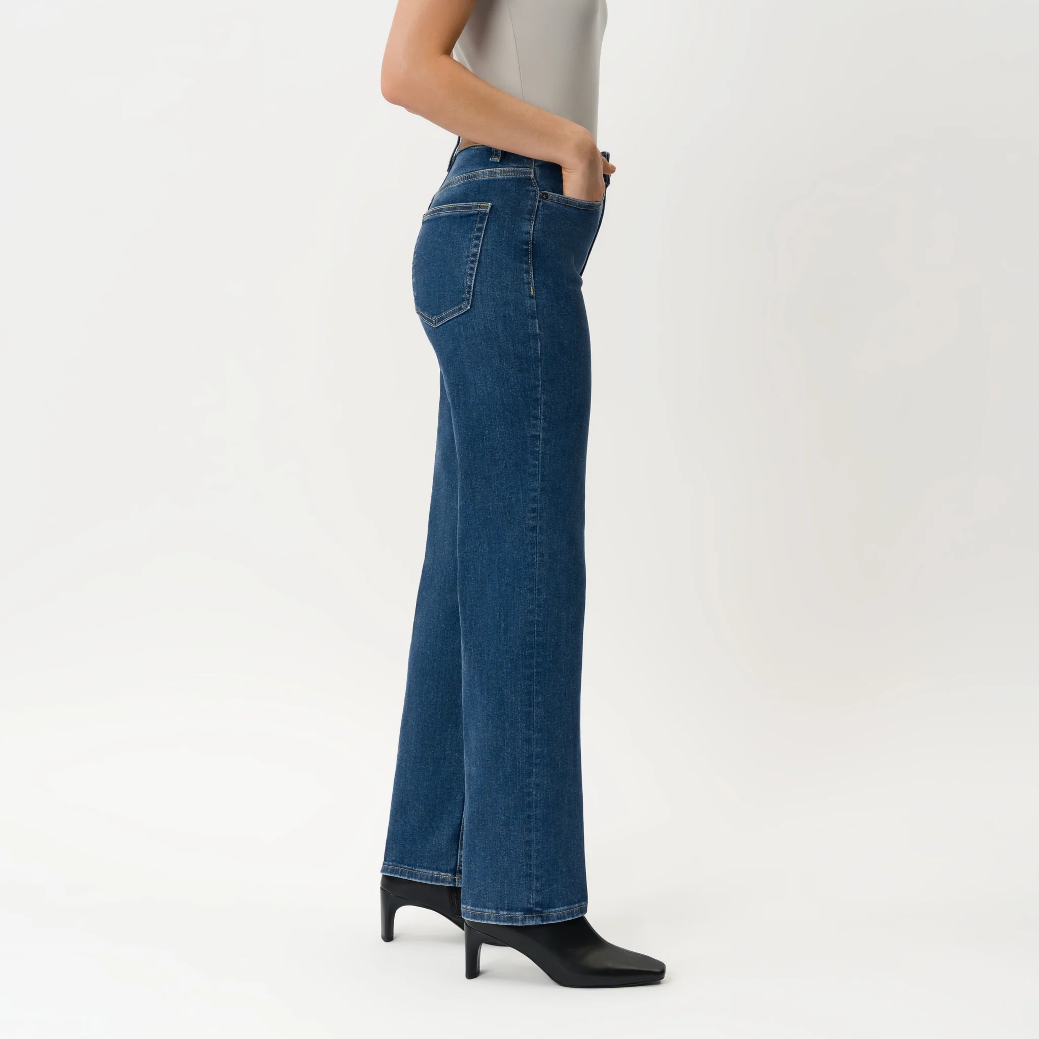 Classic Straight ComfortDenim™ Jeans - Image 7