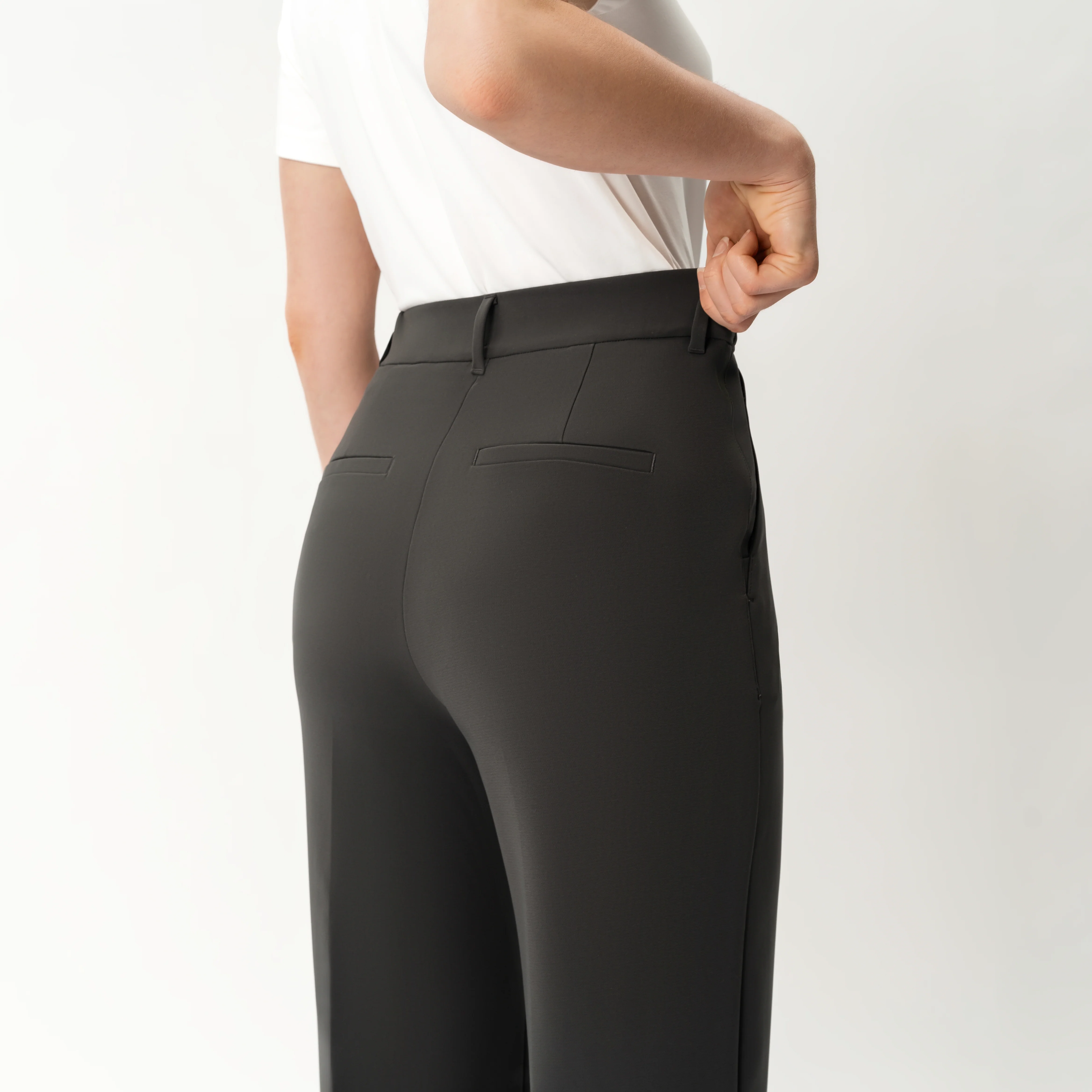 Crepe Relaxed Trouser - Image 4