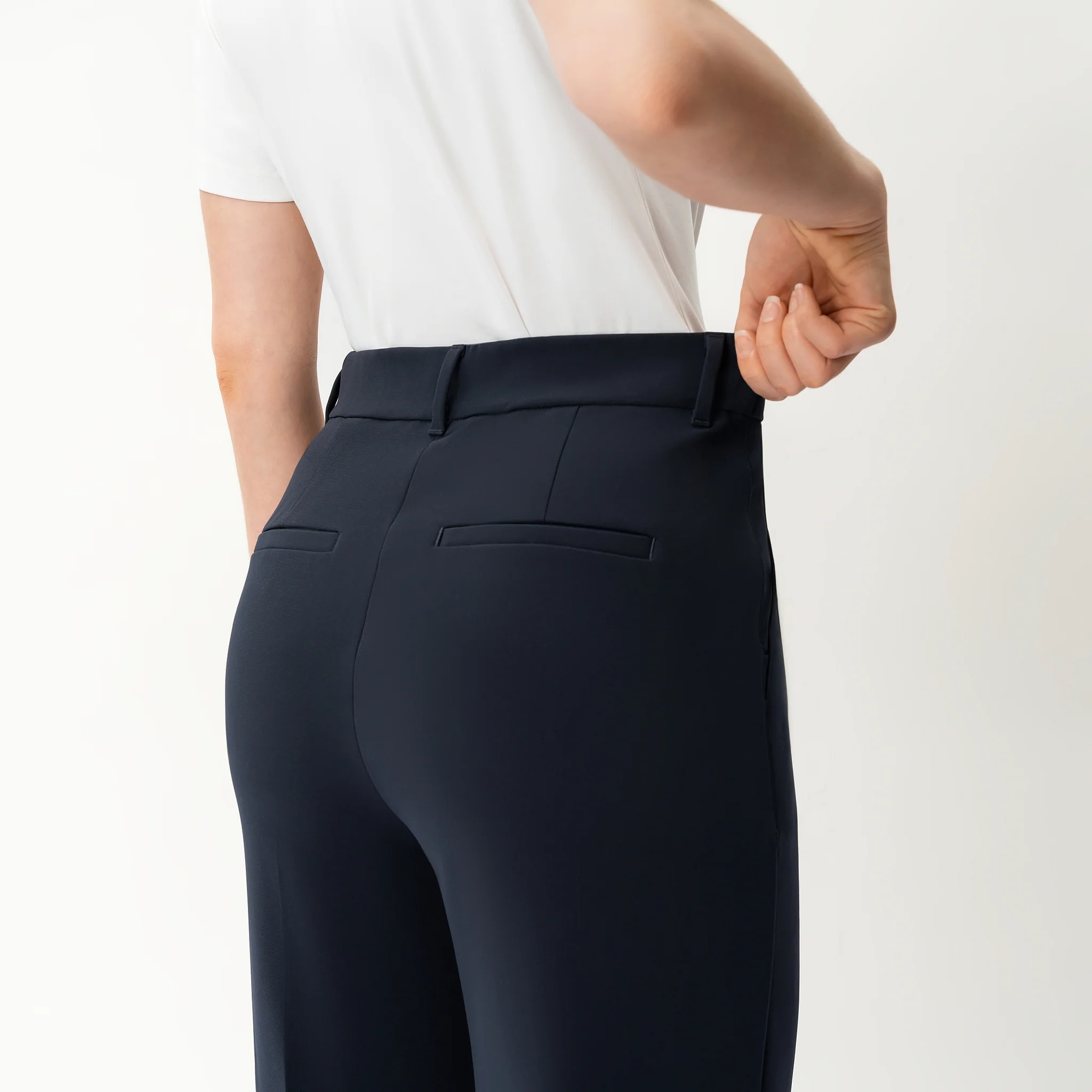 Crepe Relaxed Trouser - Image 4