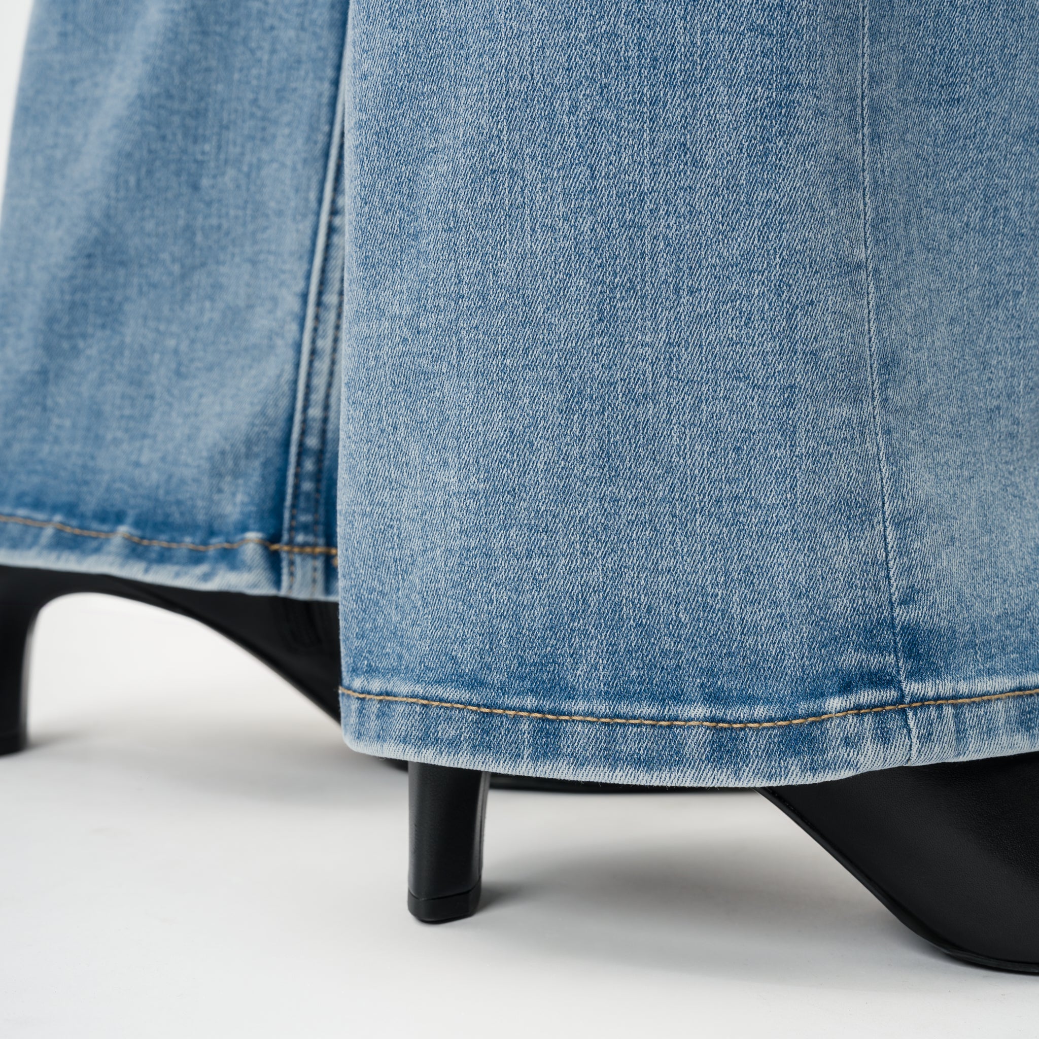 Relaxed ComfortDenim™ Jeans - Image 4