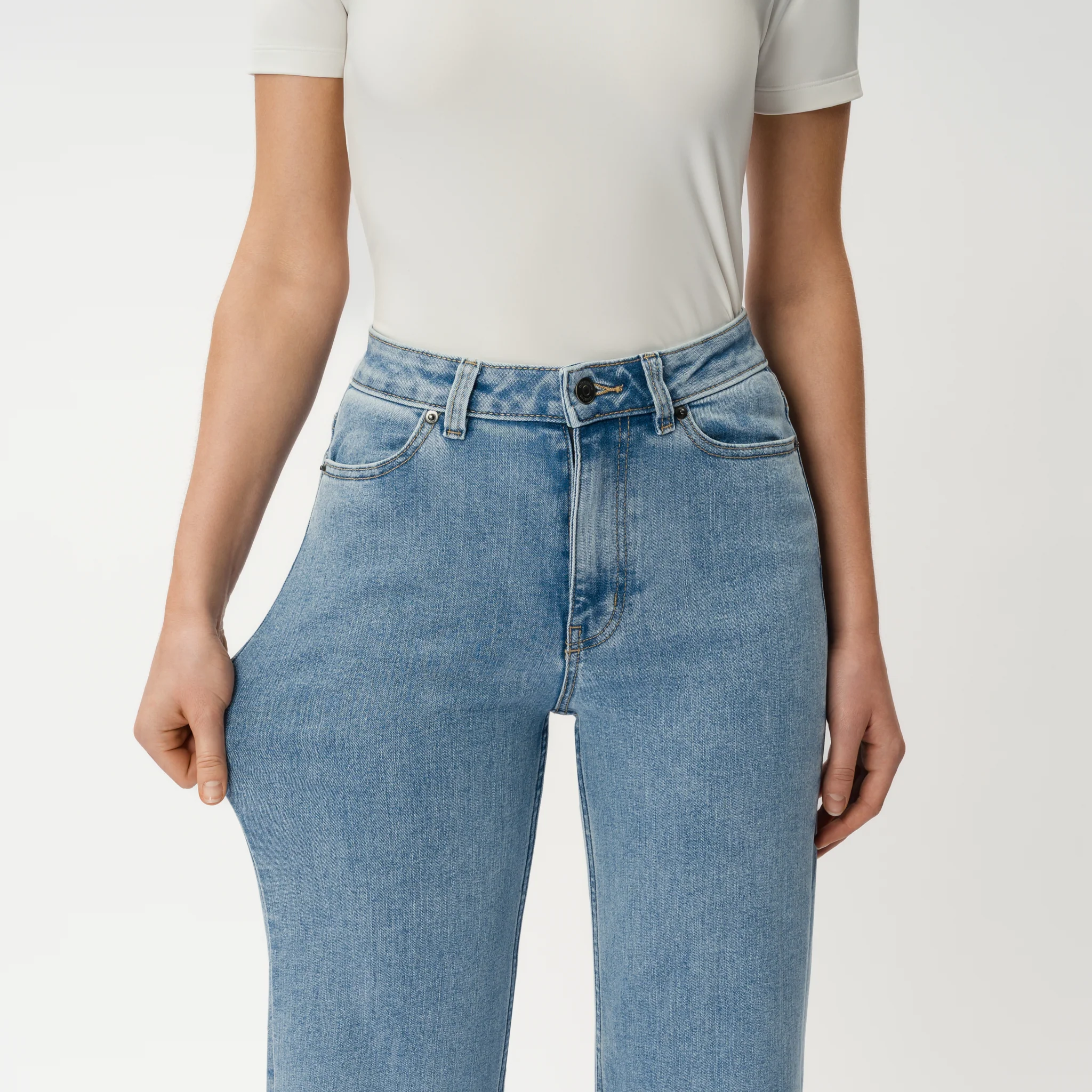 Relaxed ComfortDenim™ Jeans - Image 5
