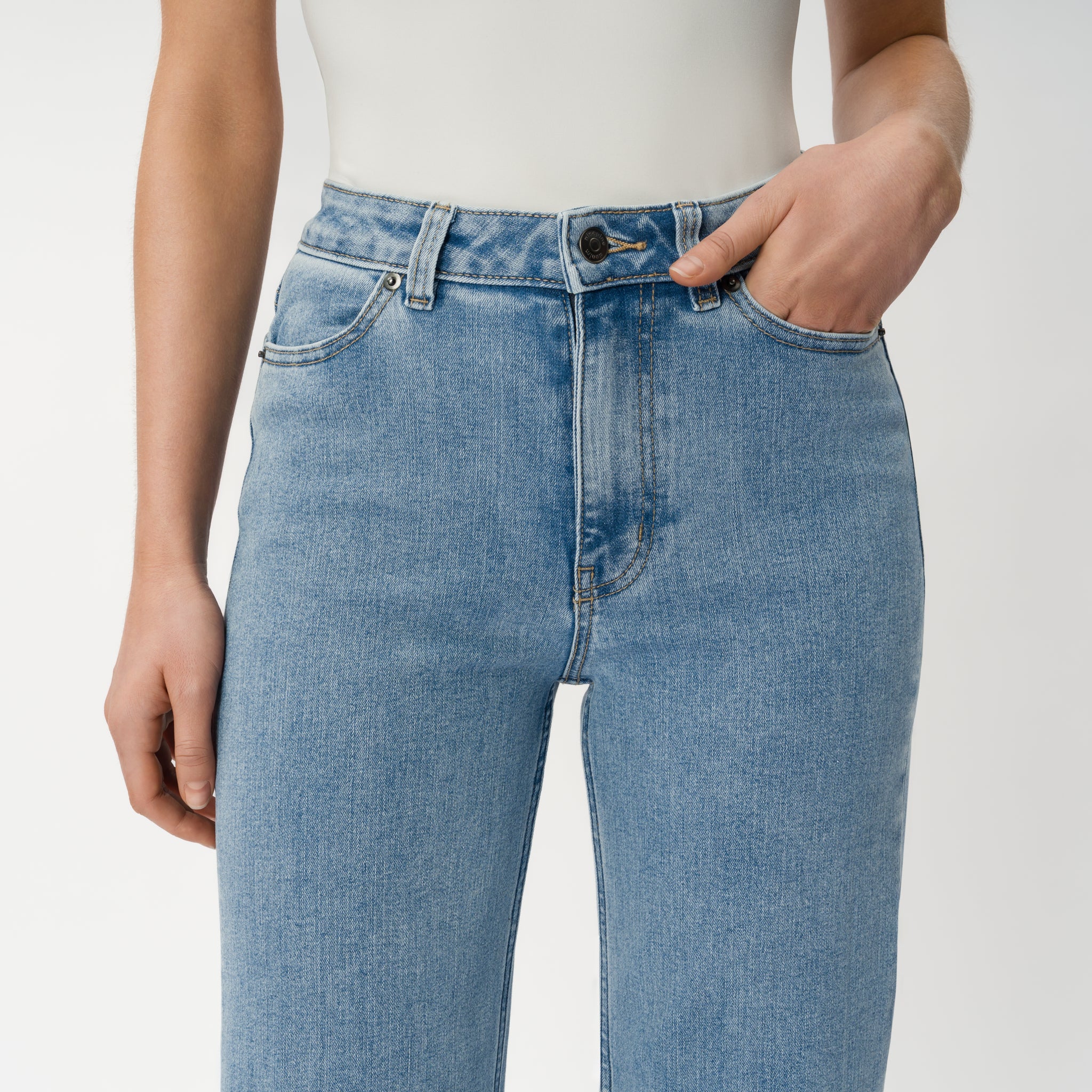 Relaxed ComfortDenim™ Jeans - Image 9