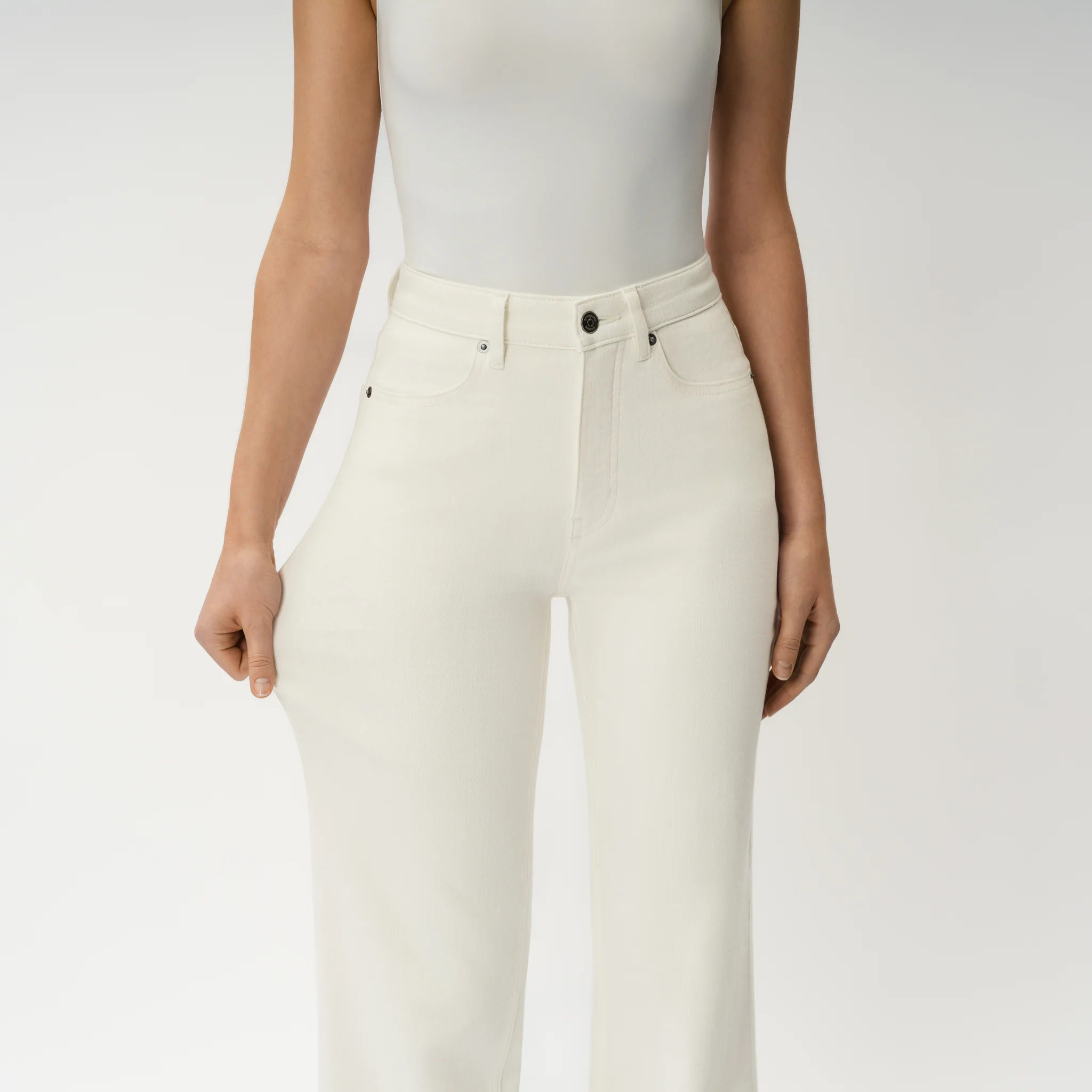 Relaxed ComfortDenim™ Jeans - Image 5