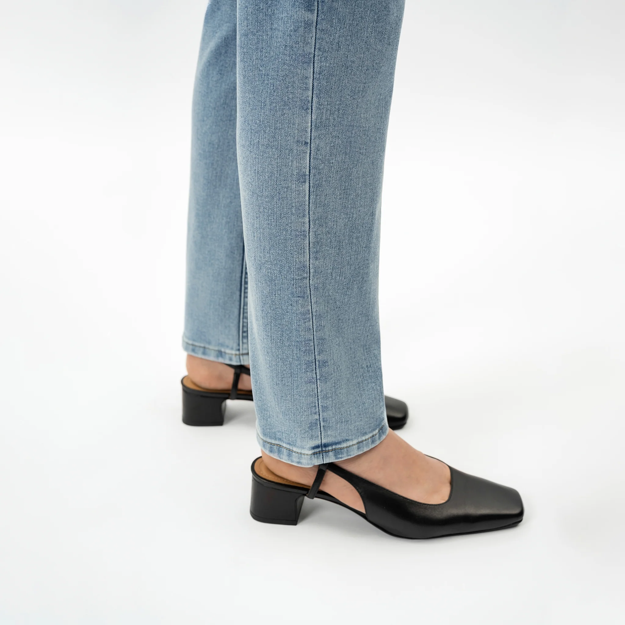 Slim ComfortDenim™ Jeans - Image 7