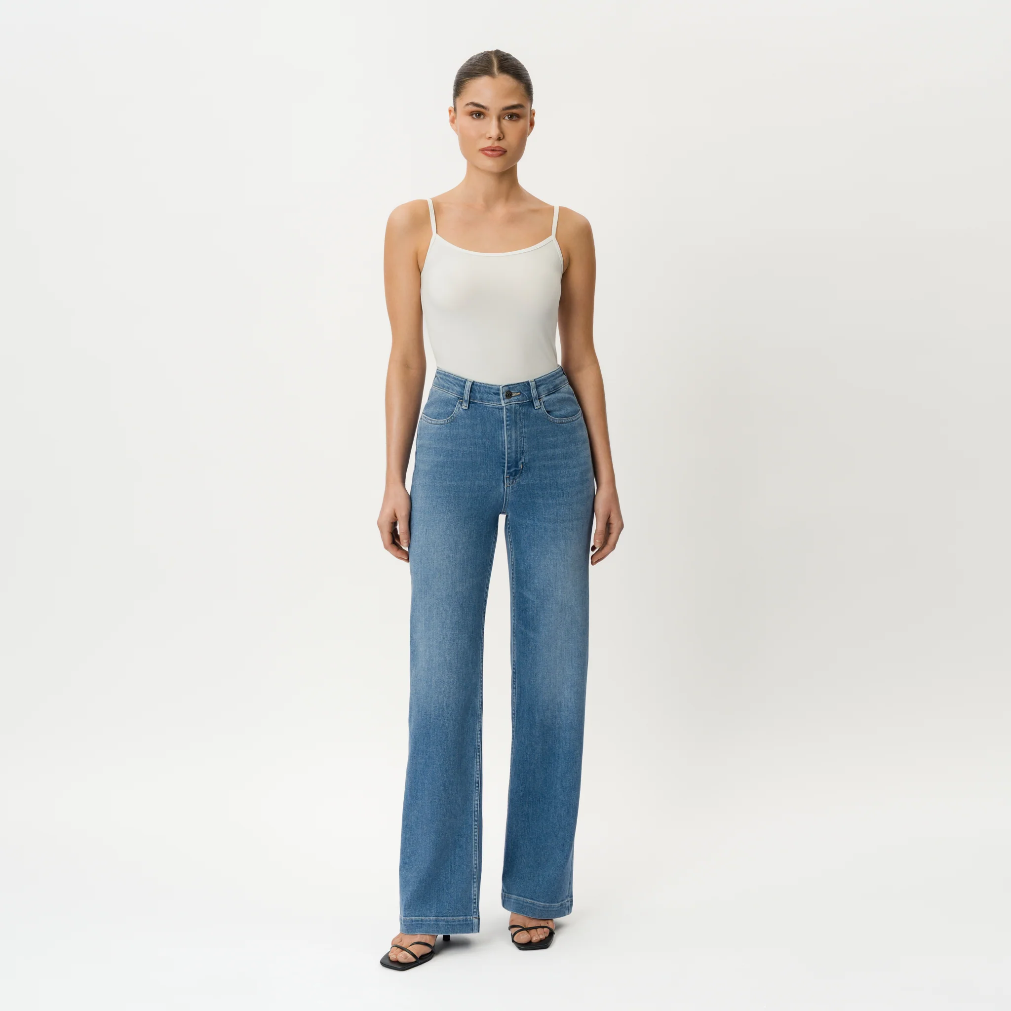 Summer ComfortDenim™ Jeans - Image 10