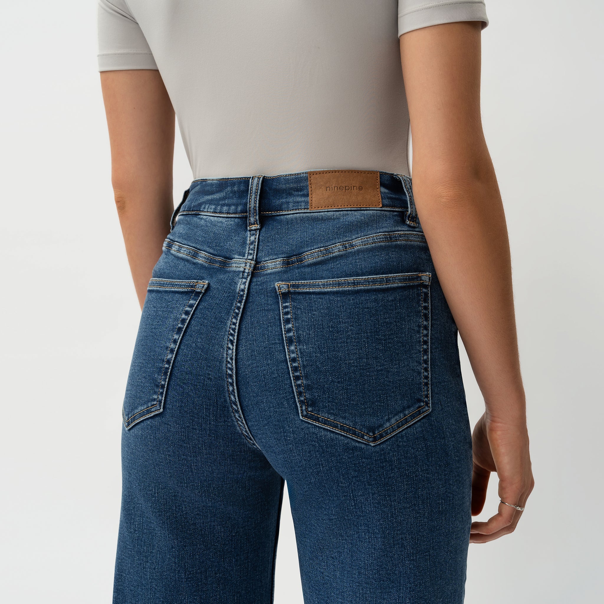Relaxed ComfortDenim™ Jeans - Image 4