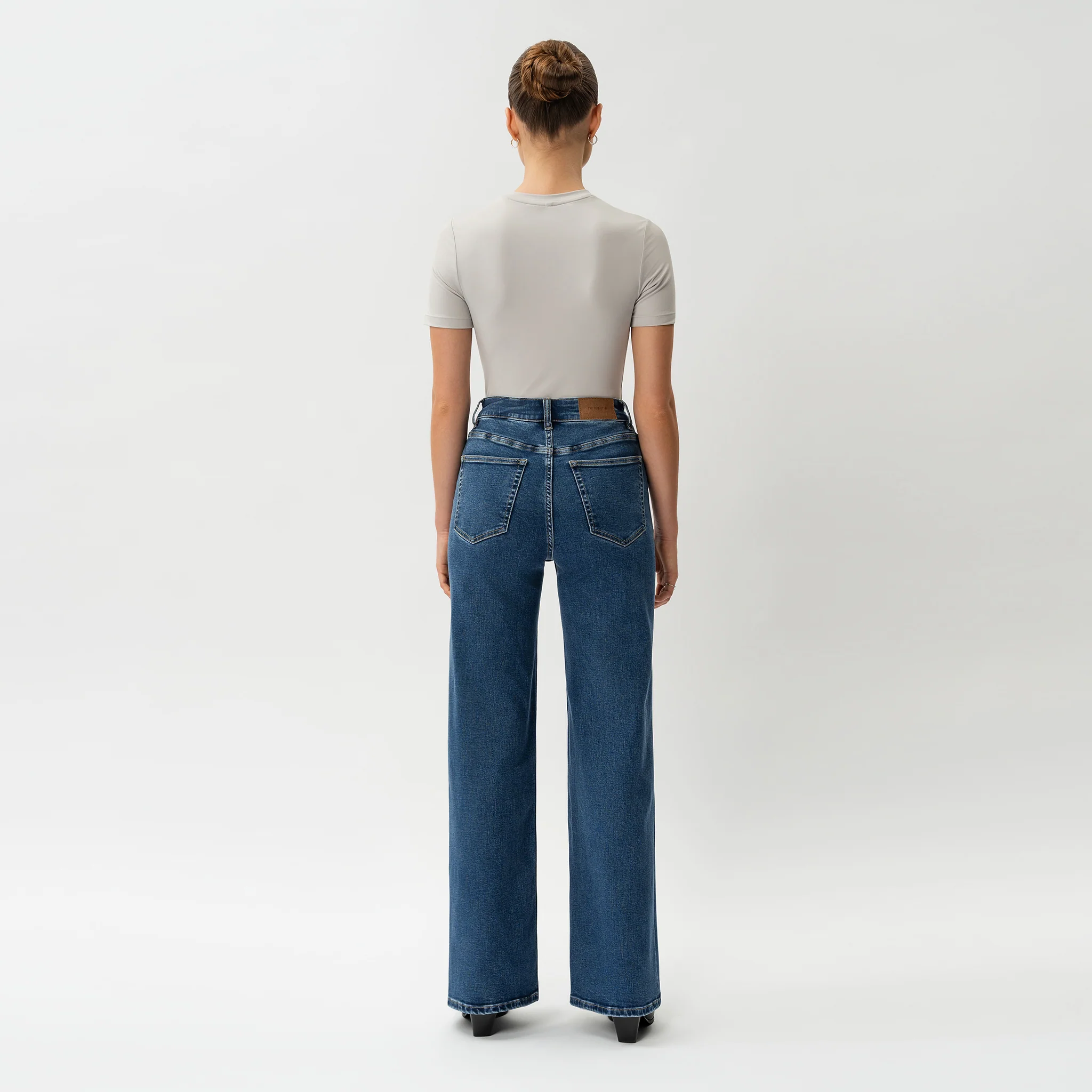 Relaxed ComfortDenim™ Jeans - Image 8